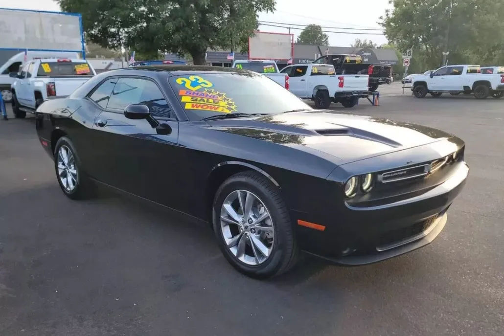 2023 Dodge Challenger SXT photo 1