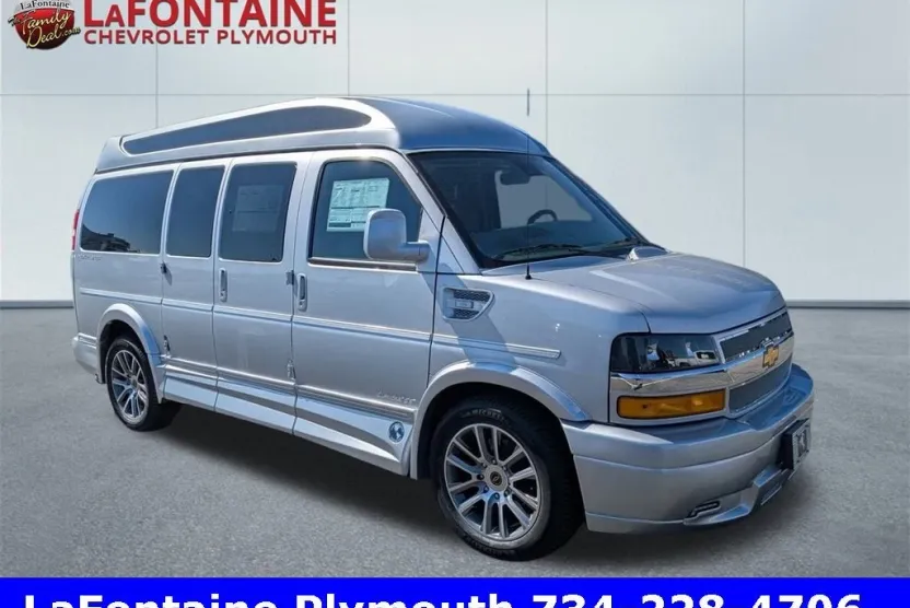 2025 Chevrolet Express Work Van Cargo photo 1