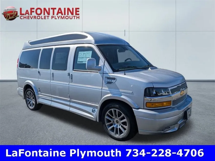 2025 Chevrolet Express Work Van Cargo photo 1