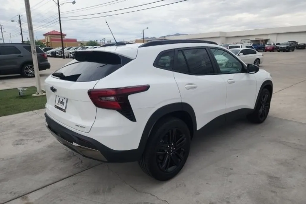 2026 Chevrolet Trax ACTIV photo 1