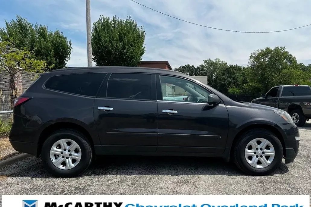 2016 Chevrolet Traverse LS photo 1