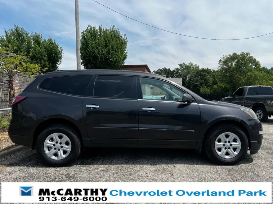 2016 Chevrolet Traverse LS photo 1