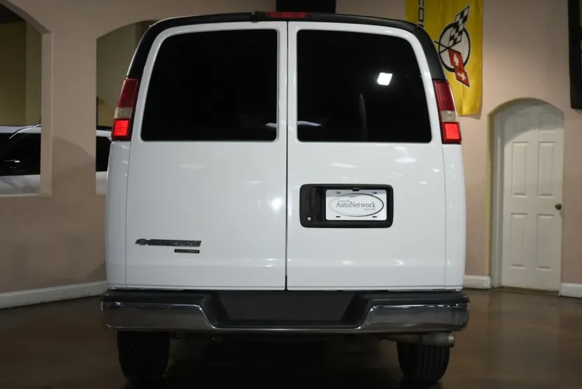 2014 Chevrolet Express 1500 Cargo Van photo 1