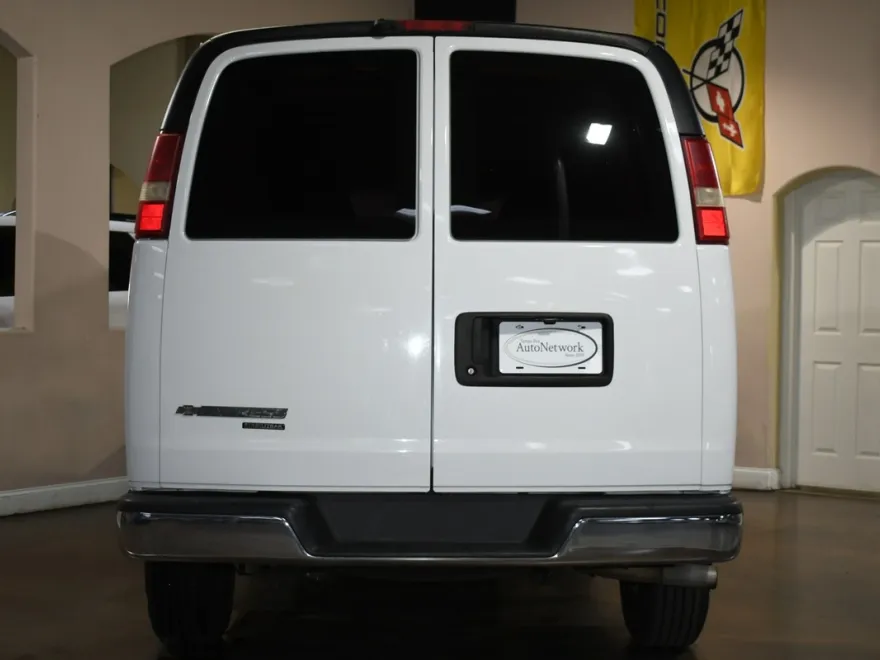 2014 Chevrolet Express 1500 Cargo Van photo 1
