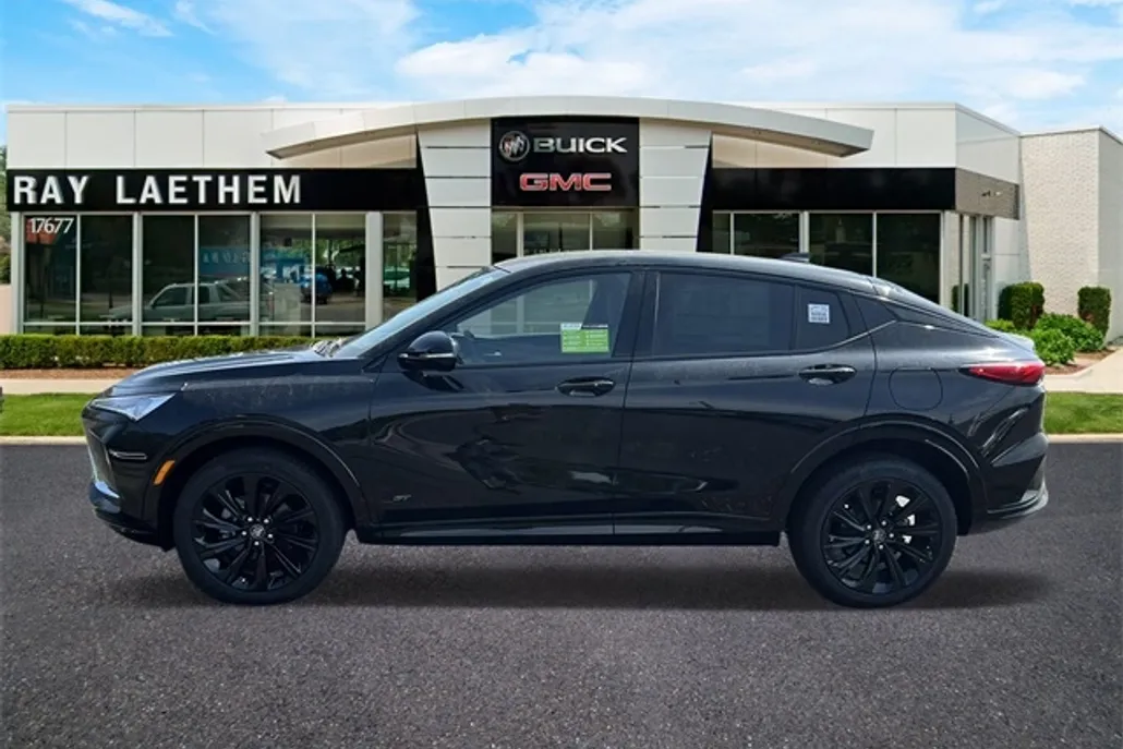 2025 Buick Envista ST photo 1