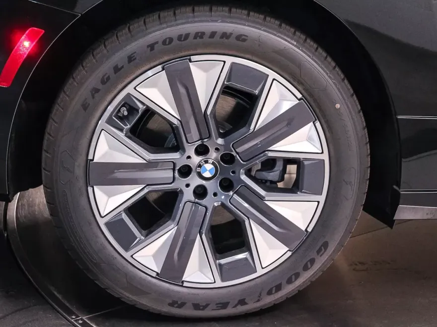 2026 Bmw iX photo 11