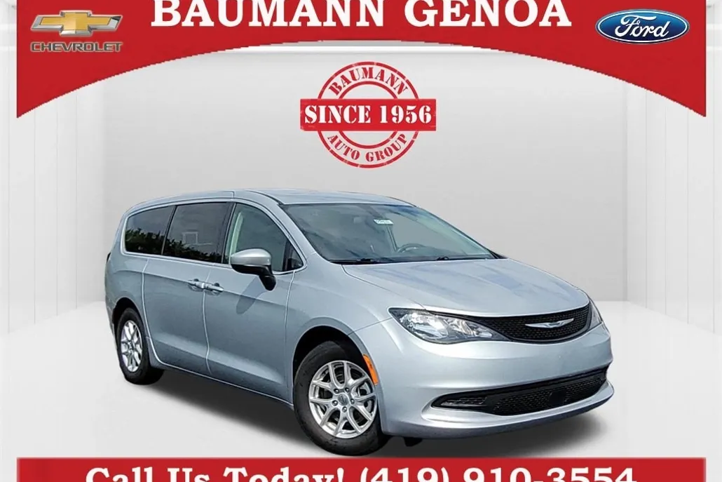 2022 Chrysler Voyager LX photo 1