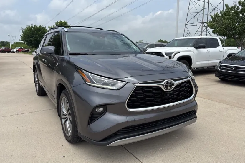 2021 Toyota Highlander Platinum photo 1