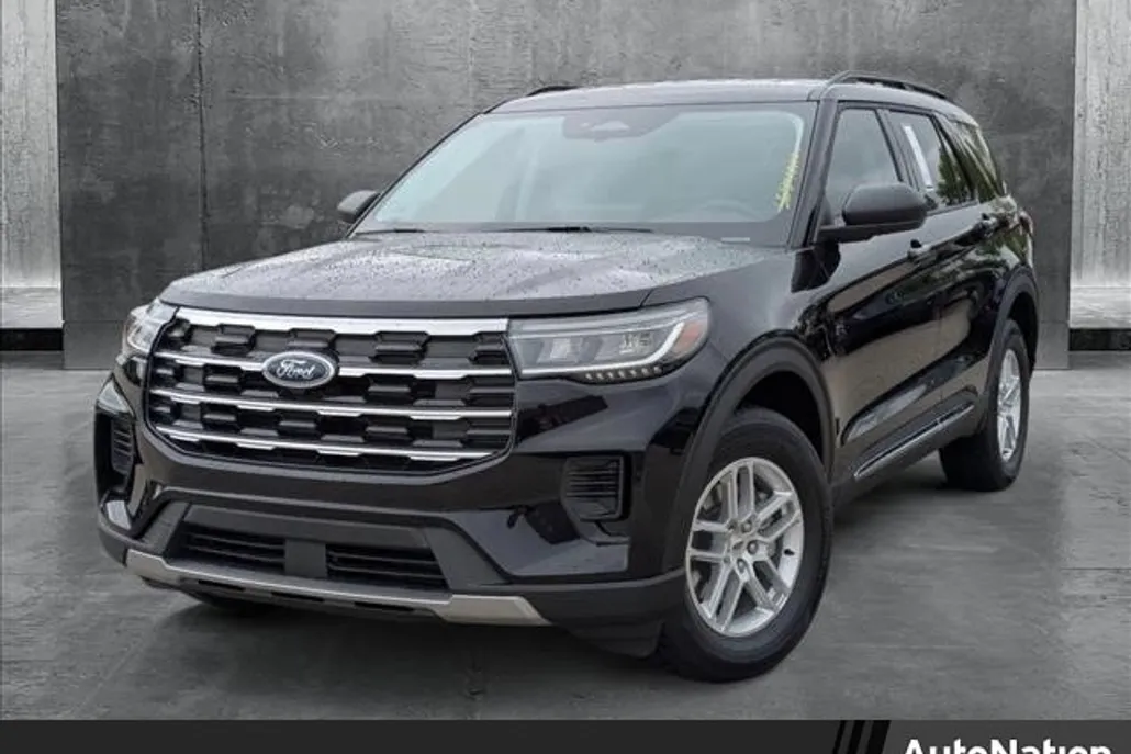 2025 Ford Explorer photo 1