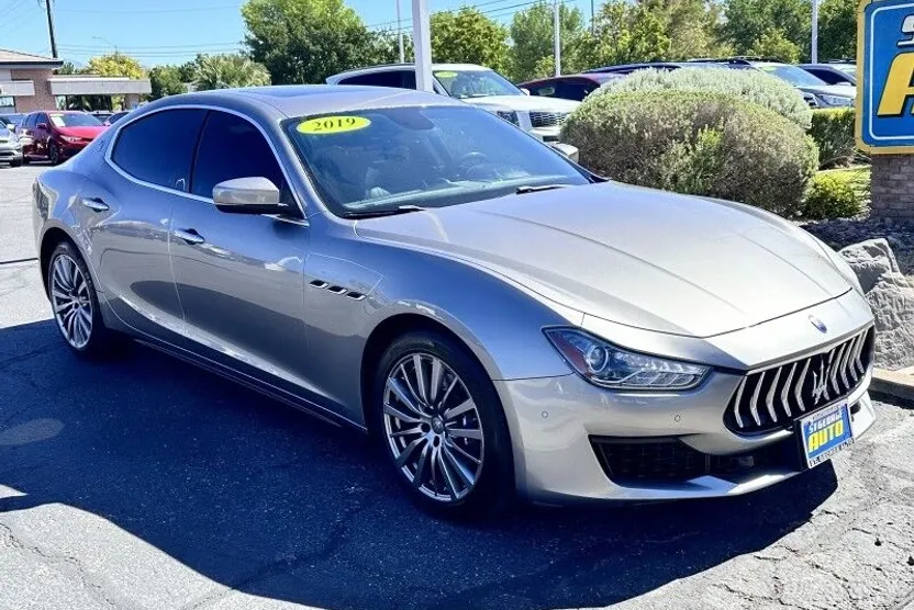 2019 Maserati Ghibli photo 1