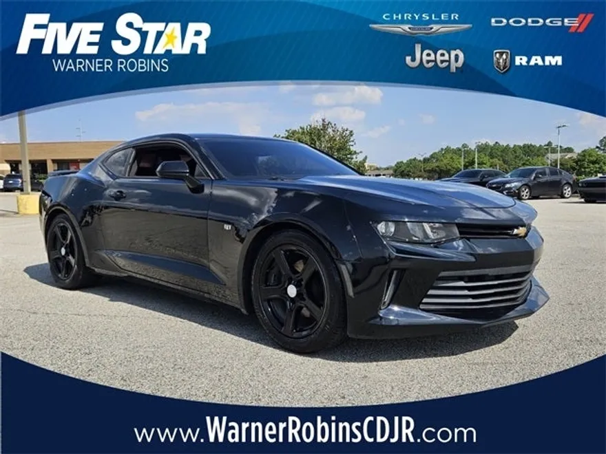2018 Chevrolet Camaro 1LT photo 1
