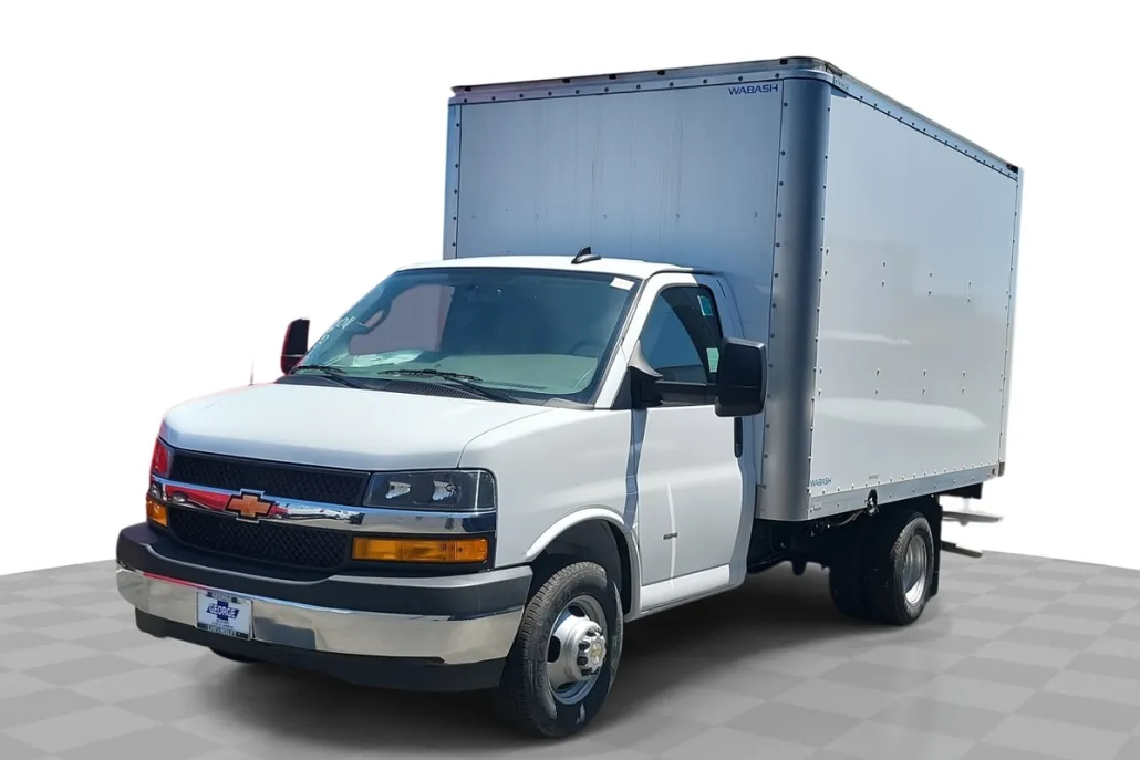 2024 Chevrolet Express Cutaway 3500 photo 1