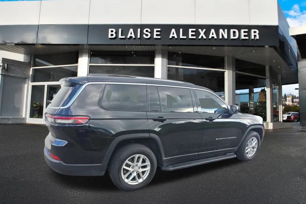 2022 Jeep Grand Cherokee Laredo photo 1