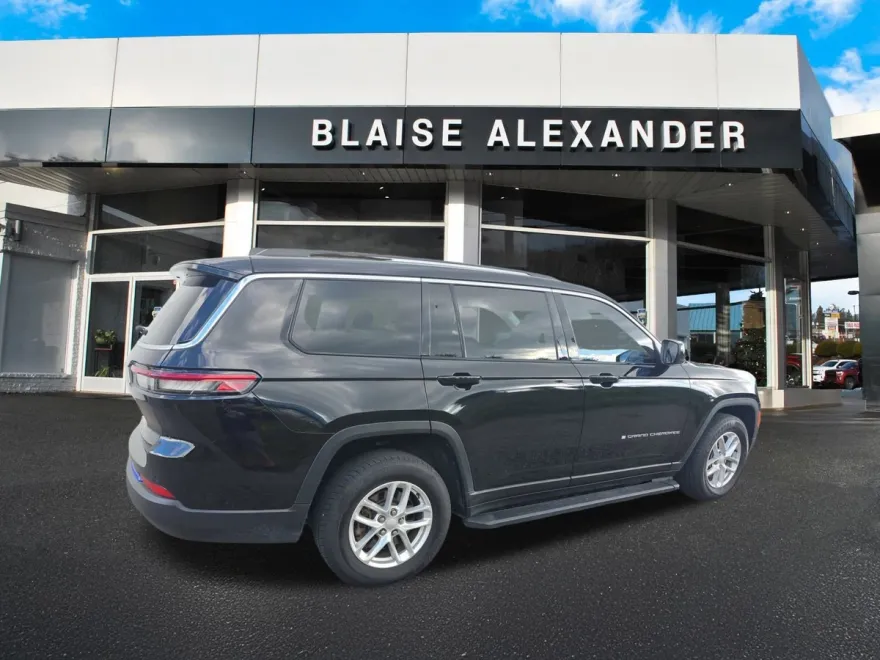 2022 Jeep Grand Cherokee Laredo photo 1