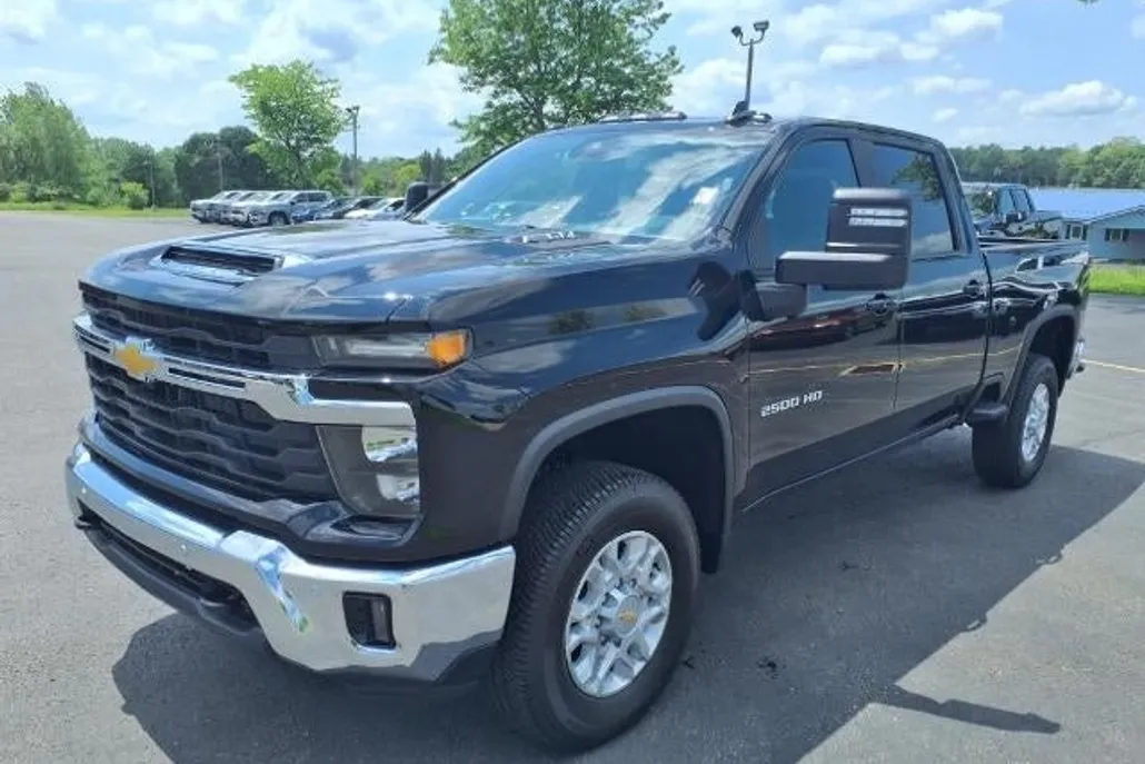 2025 Chevrolet Silverado 2500HD LT photo 1