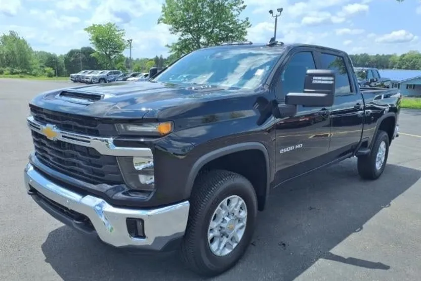 2025 Chevrolet Silverado 2500HD LT photo 1