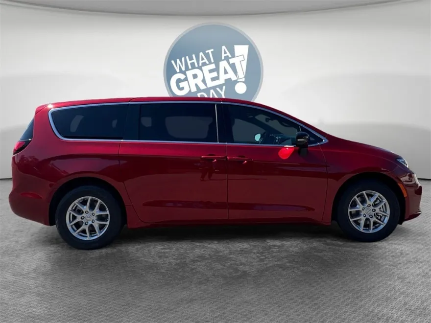 2026 Chrysler Pacifica photo 1