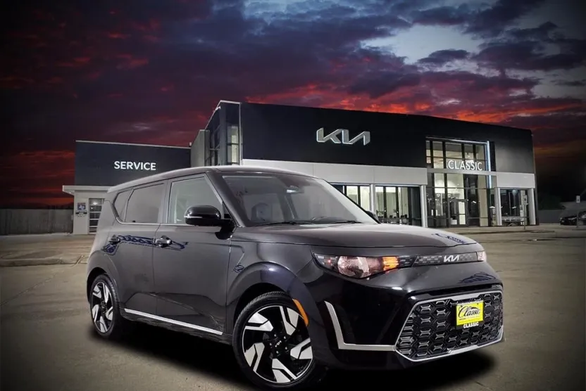 2023 Kia Soul GT-Line photo 1