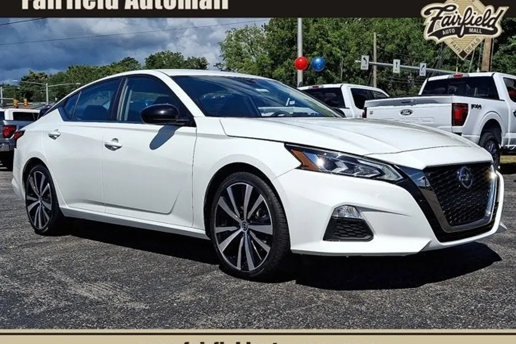 2022 Nissan Altima 2.5 SR photo 1