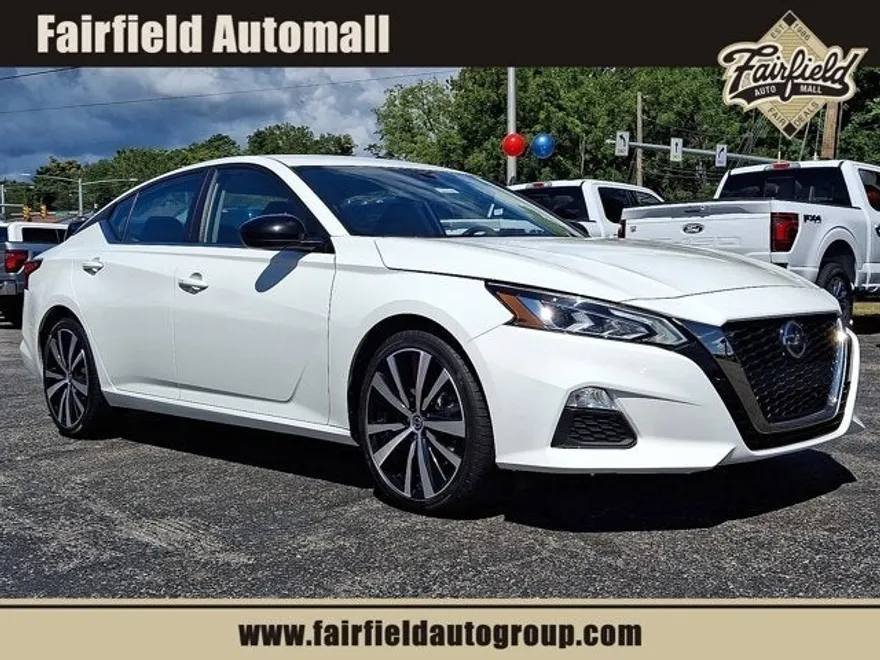 2022 Nissan Altima 2.5 SR photo 1