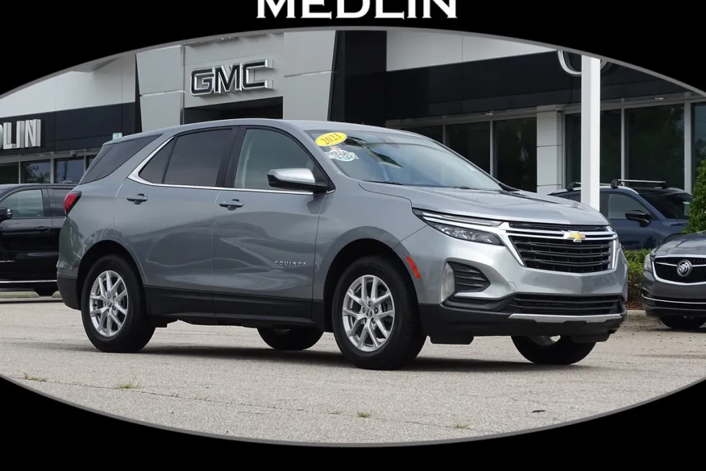 2023 Chevrolet Equinox LT photo 1
