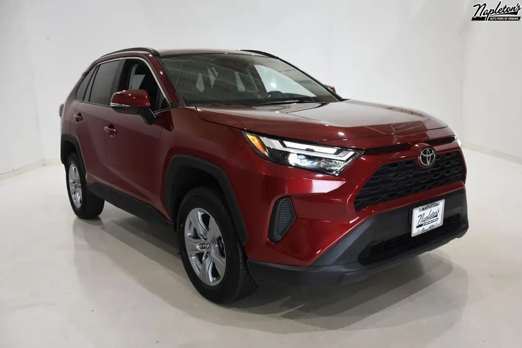 2022 Toyota RAV4 XLE photo 1
