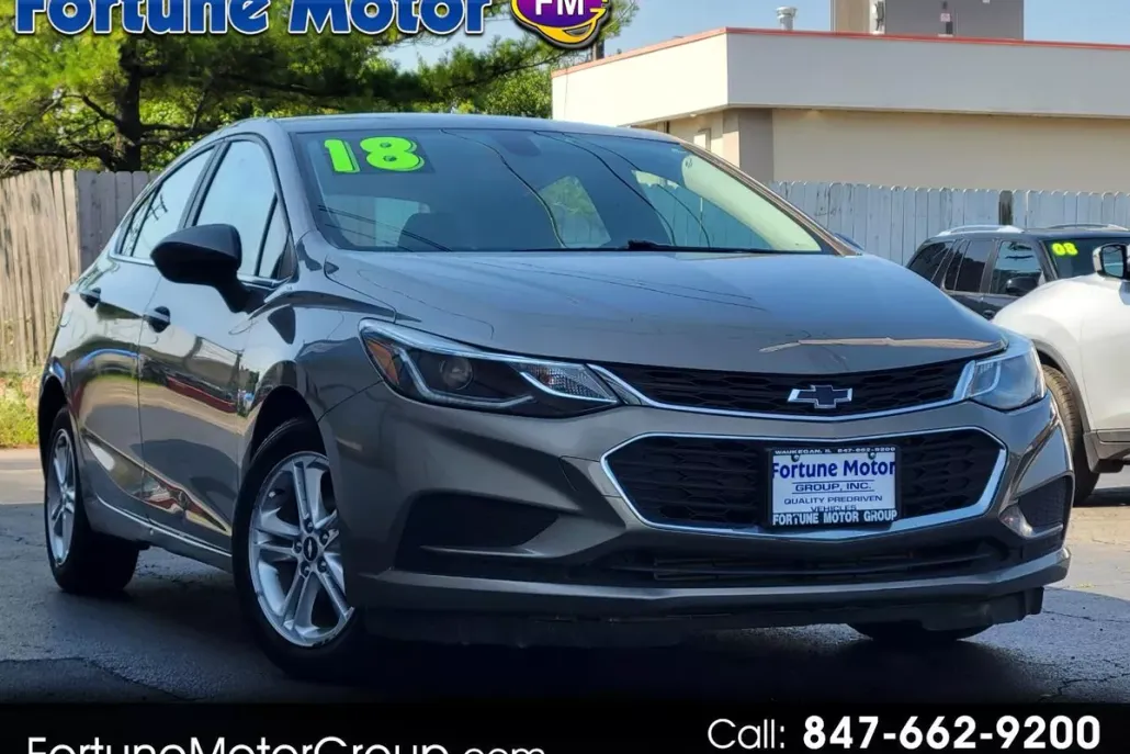 2018 Chevrolet Cruze LT photo 1