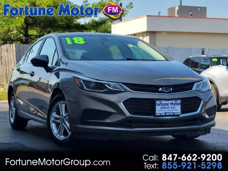 2018 Chevrolet Cruze LT photo 1