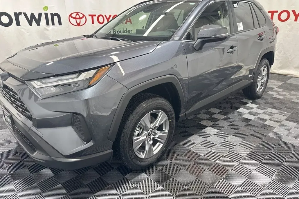 2025 Toyota RAV4 Hybrid LE photo 1
