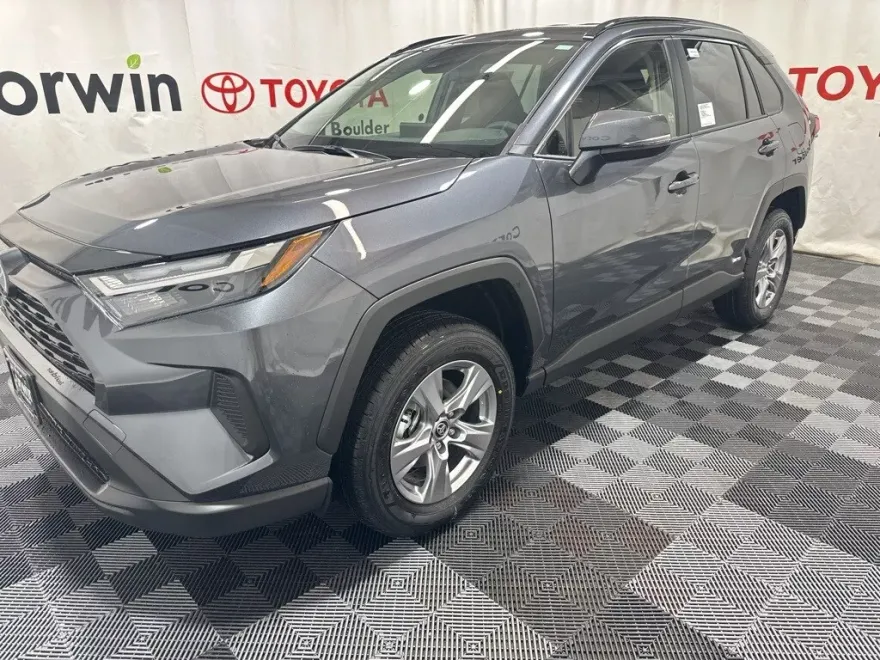 2025 Toyota RAV4 Hybrid LE photo 1