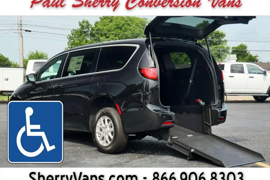 2025 Chrysler Voyager LX photo 1