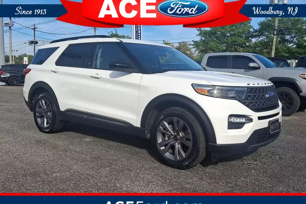 2022 Ford Explorer XLT photo 1