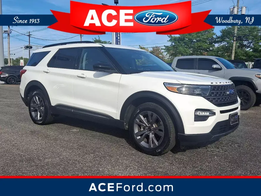 2022 Ford Explorer XLT photo 1