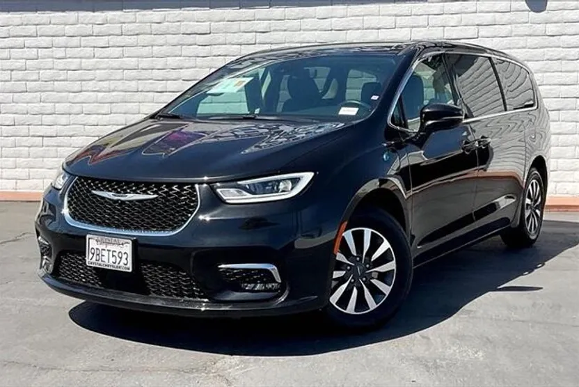 2022 Chrysler Pacifica Hybrid Touring L photo 1