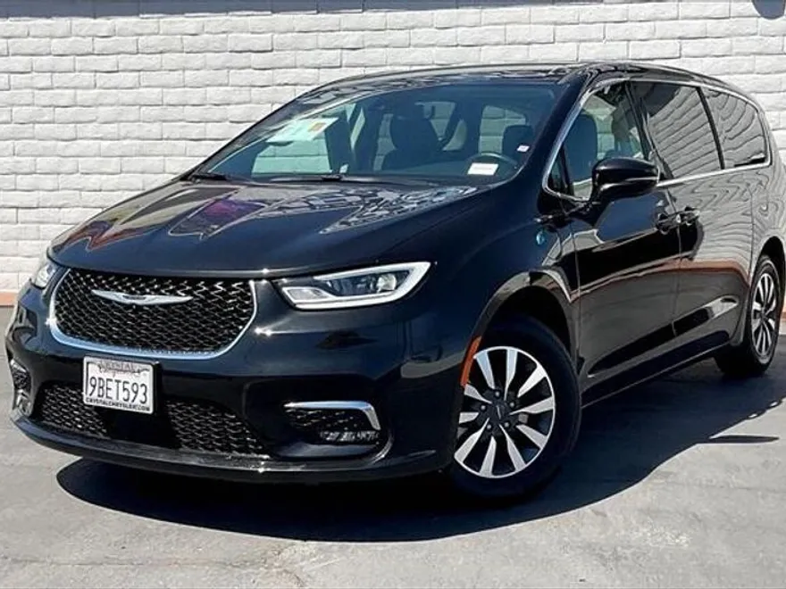 2022 Chrysler Pacifica Hybrid Touring L photo 1
