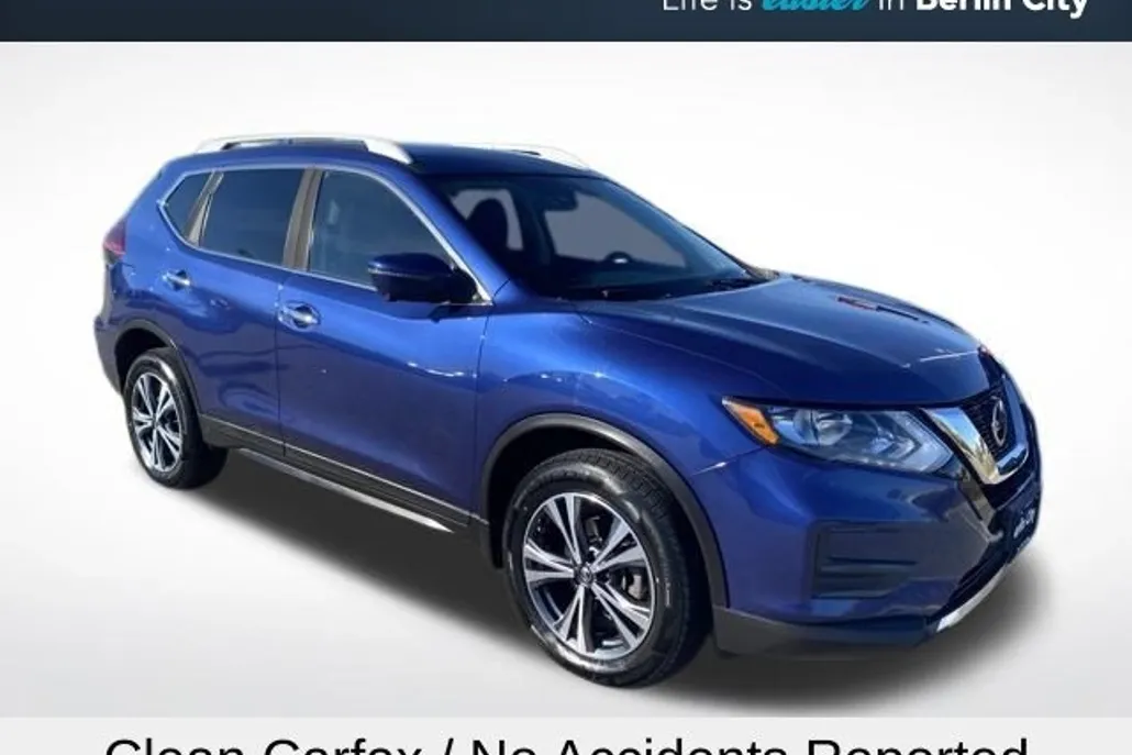 2019 Nissan Rogue SV photo 1