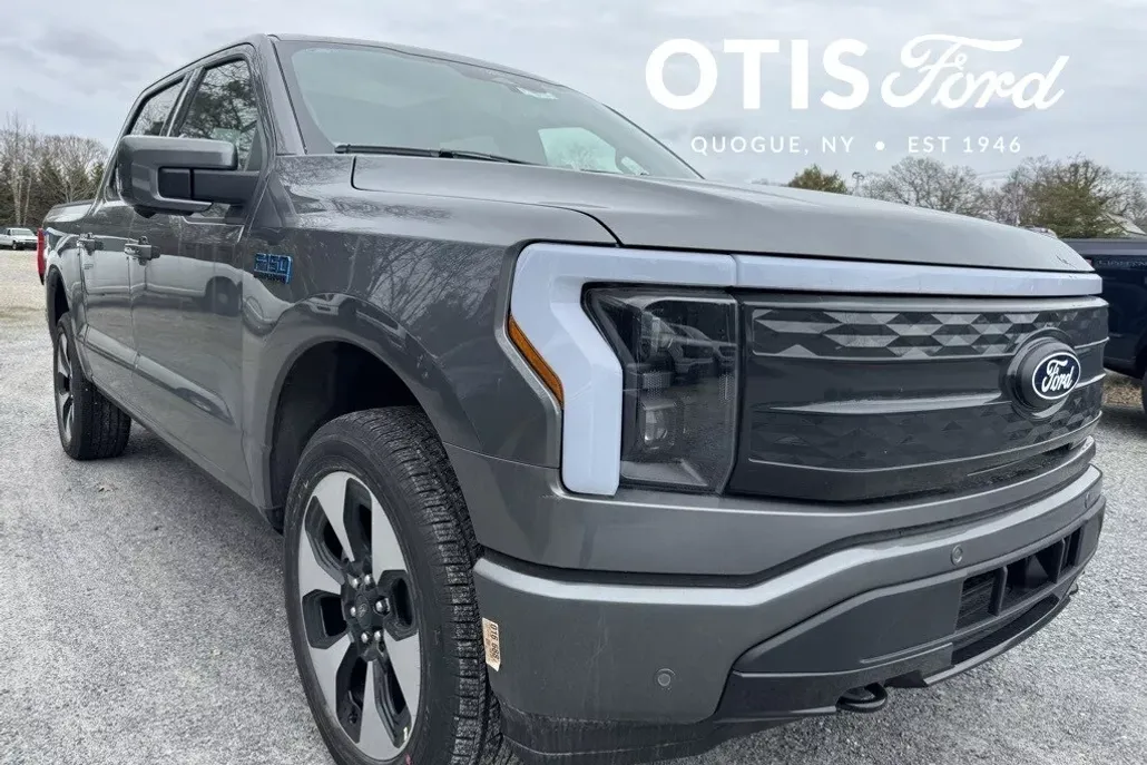 2025 Ford F-150 Lightning Platinum photo 1