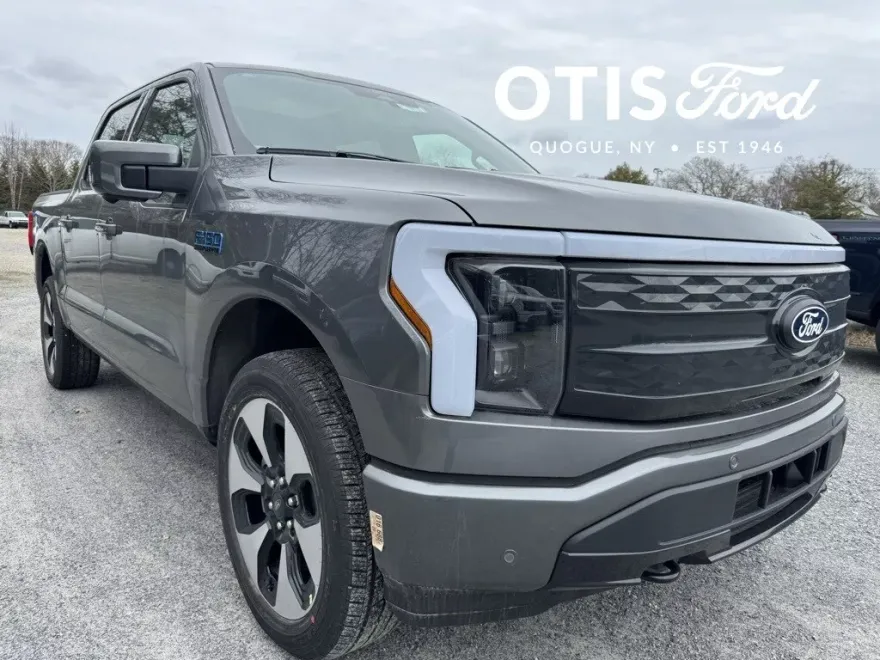 2025 Ford F-150 Lightning Platinum photo 1