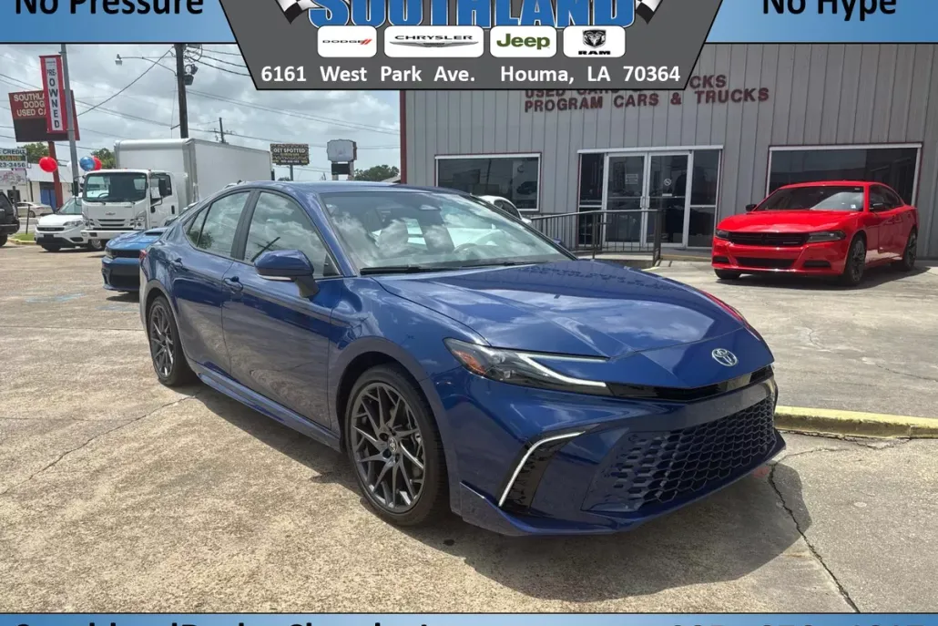 2025 Toyota Camry LE photo 1