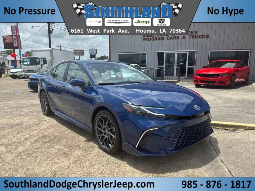 2025 Toyota Camry LE photo 1