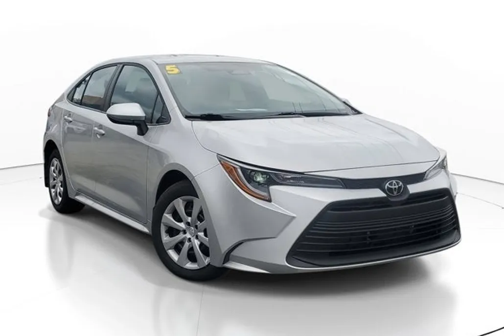 2025 Toyota Corolla LE photo 1