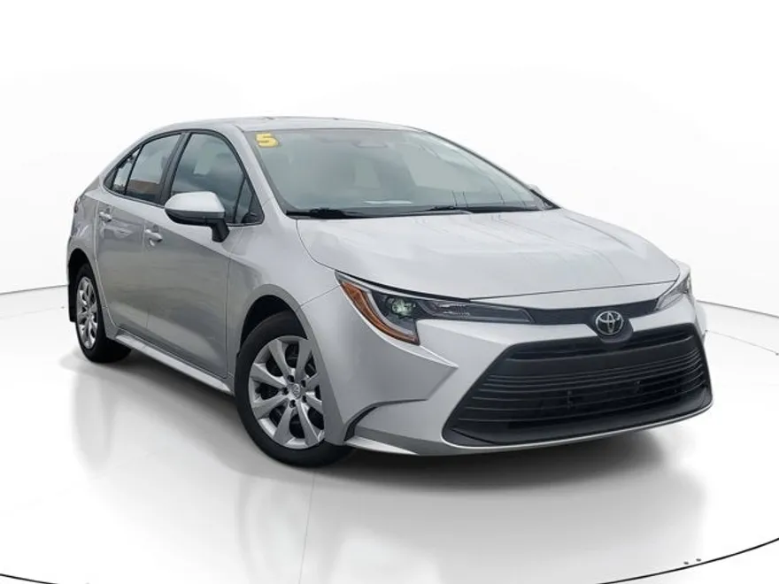 2025 Toyota Corolla LE photo 1