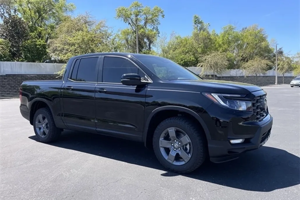 2025 Honda Ridgeline TrailSport photo 1