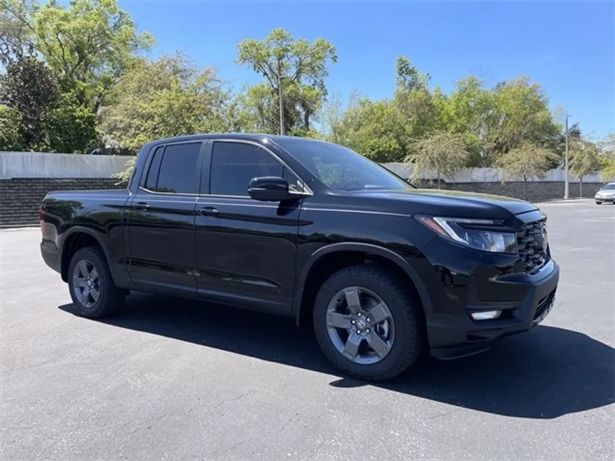 2025 Honda Ridgeline TrailSport photo 1