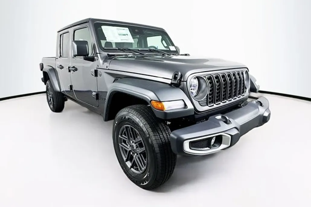 2025 Jeep Gladiator Sport S photo 1