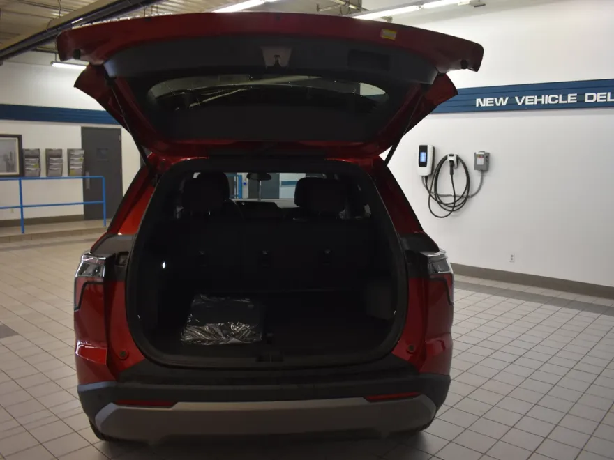 2025 Chevrolet Equinox LT photo 1