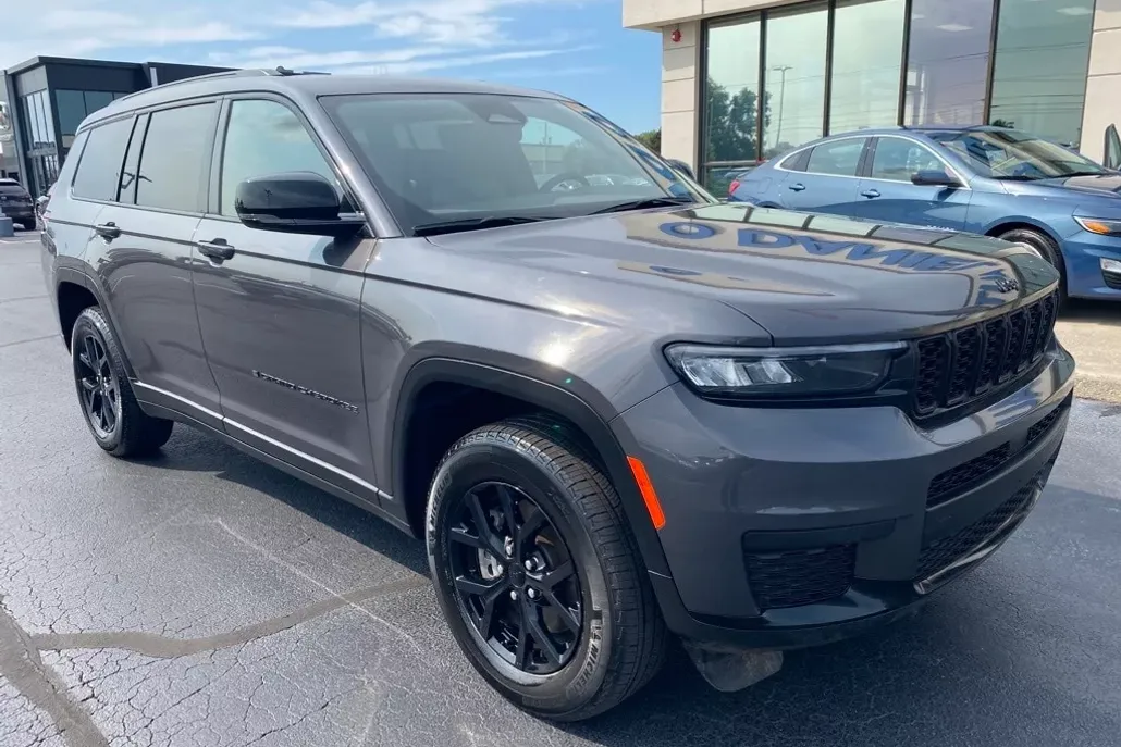 2024 Jeep Grand Cherokee Altitude photo 1
