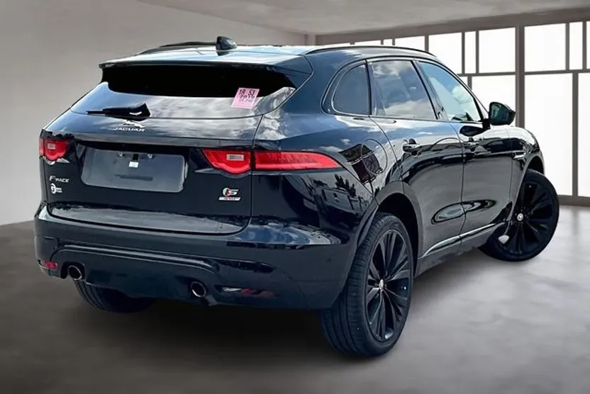 2019 Jaguar F-PACE S photo 1