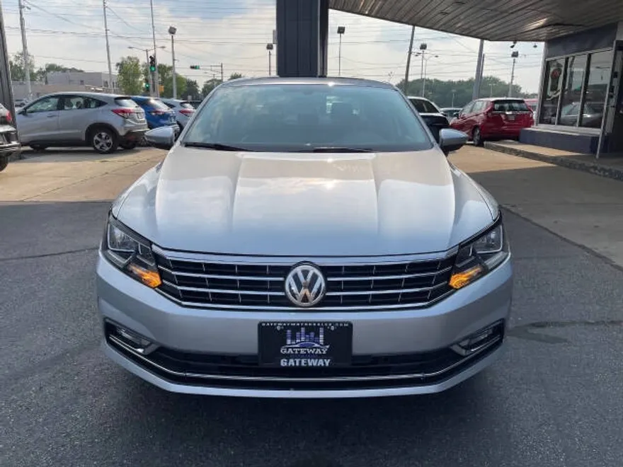 2016 Volkswagen Passat SE photo 1