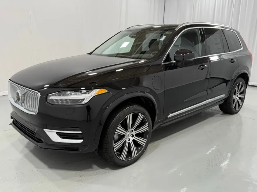2025 Volvo XC90 T8 Plus photo 1